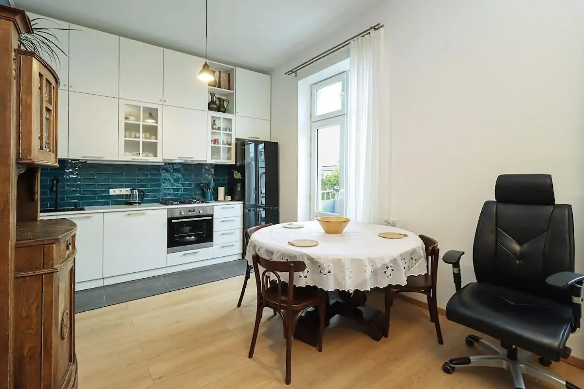 Cozy 1Br Apt Near Vake Park - By Wehost Tbilisi Lägenhet