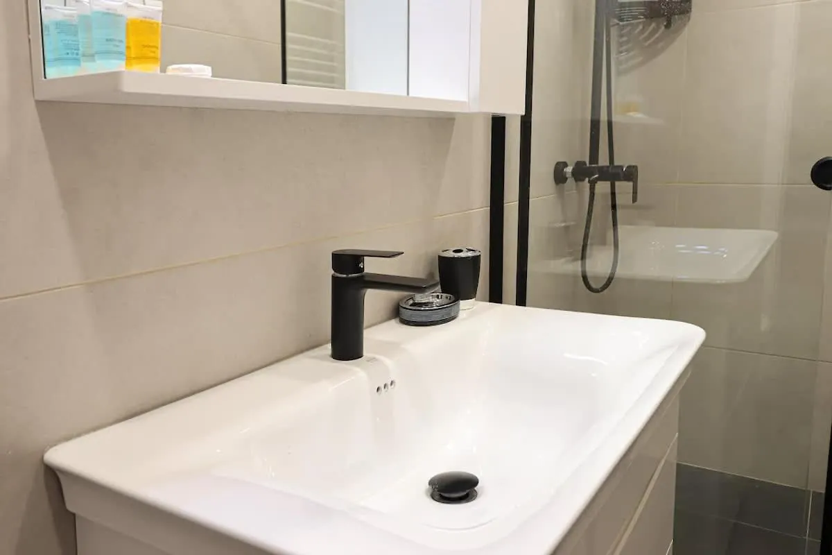 Cozy 1Br Apt Near Vake Park - By Wehost Тбилиси 0*,  Грузия